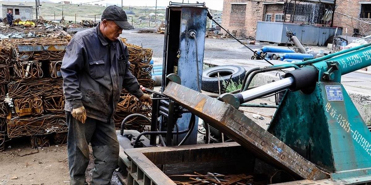 Čína chce znížiť výrobu v uhoľnom a hutníckom odvetví, prepustí takmer 2 milióny ľudí
