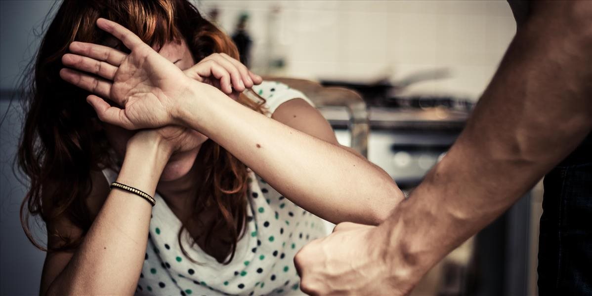 Nováčan tri roky týral svoju manželku: Žene na hlavu vylial polievku!