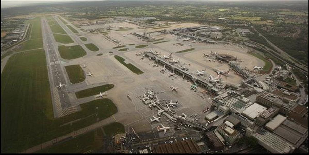 Pristávaciu dráhu letiska Londýn-Gatwick uzavreli kvôli palivovej škvrne