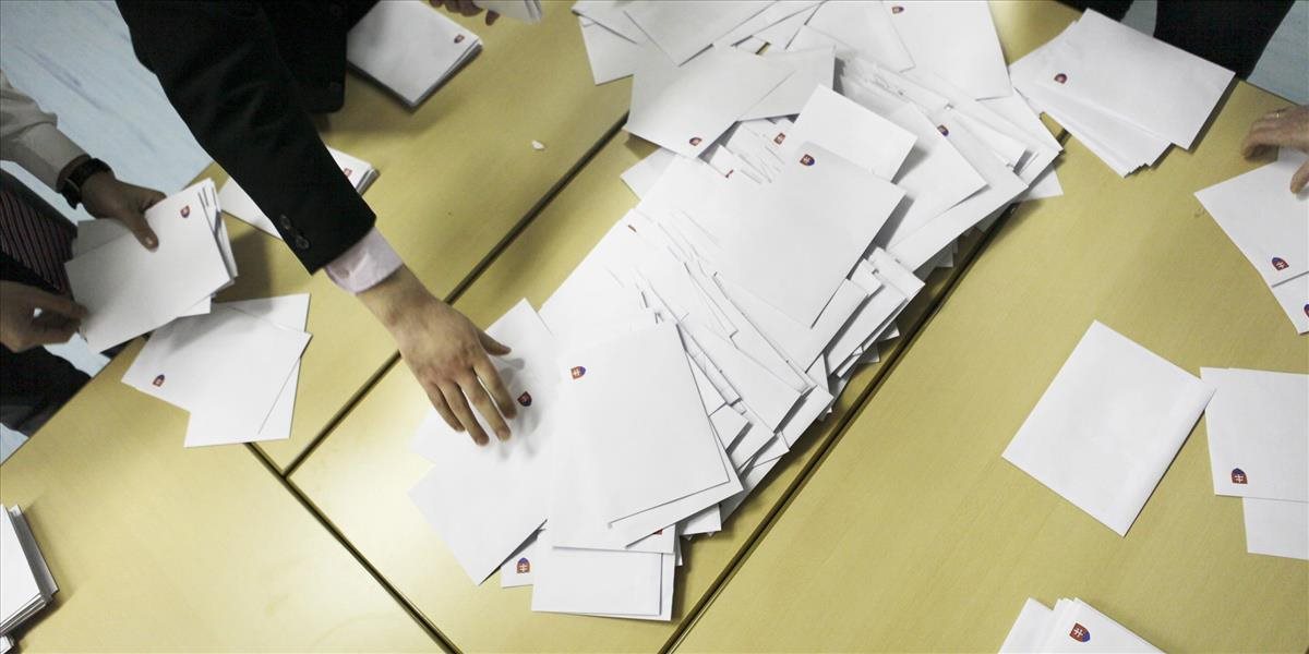 Za vynášanie hlasovacích lístkov hrozí pokuta 33 eur, vymôcť je ju ťažké