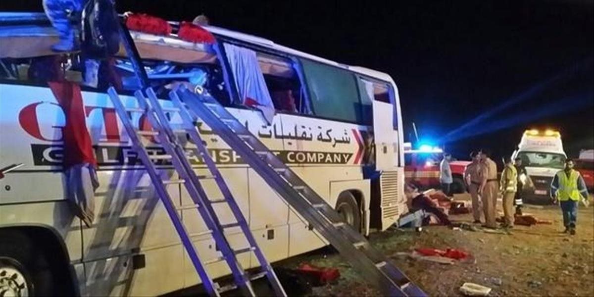 FOTO Tragická nehoda autobusu a nákladného auta: Najmenej 18 mŕtvych a 14 zranených