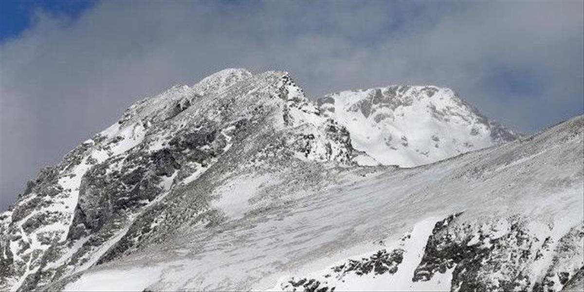 V Tatrách napadlo do 20 centimetrov nového snehu, trvá mierne lavínové nebezpečenstvo