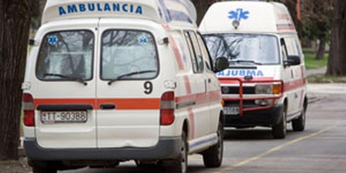 V Segedíne sa zrazili dve sanitky, trosky áut pokryli celú križovatku