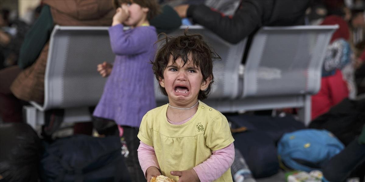 Európa stojí na pokraji humanitárnej krízy, v Grécku sa hromadia migranti