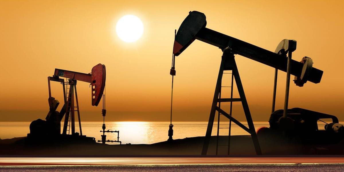 Ceny ropy mierne klesli, americká WTI sa obchoduje pod 35 USD za barel