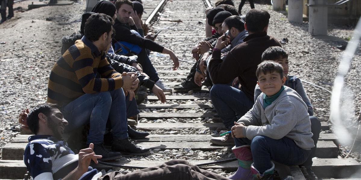 Migranti zablokovali železničnú trať na gréckej hranici s Macedónskom