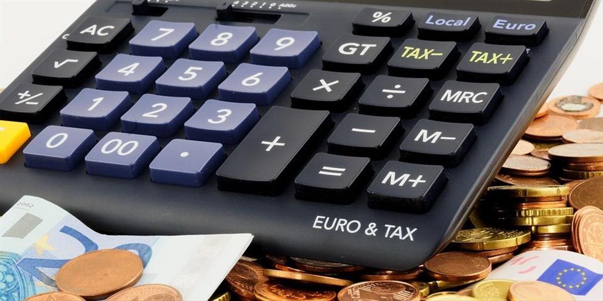 Brusel skúma poľskú daň z bankových aktív