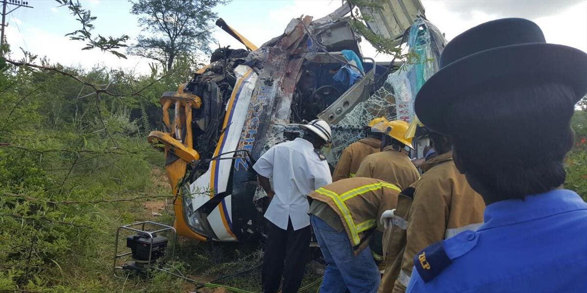FOTO Tragická nehoda: Autobus sa zrazil s dodávkou, zahynulo 36 ľudí