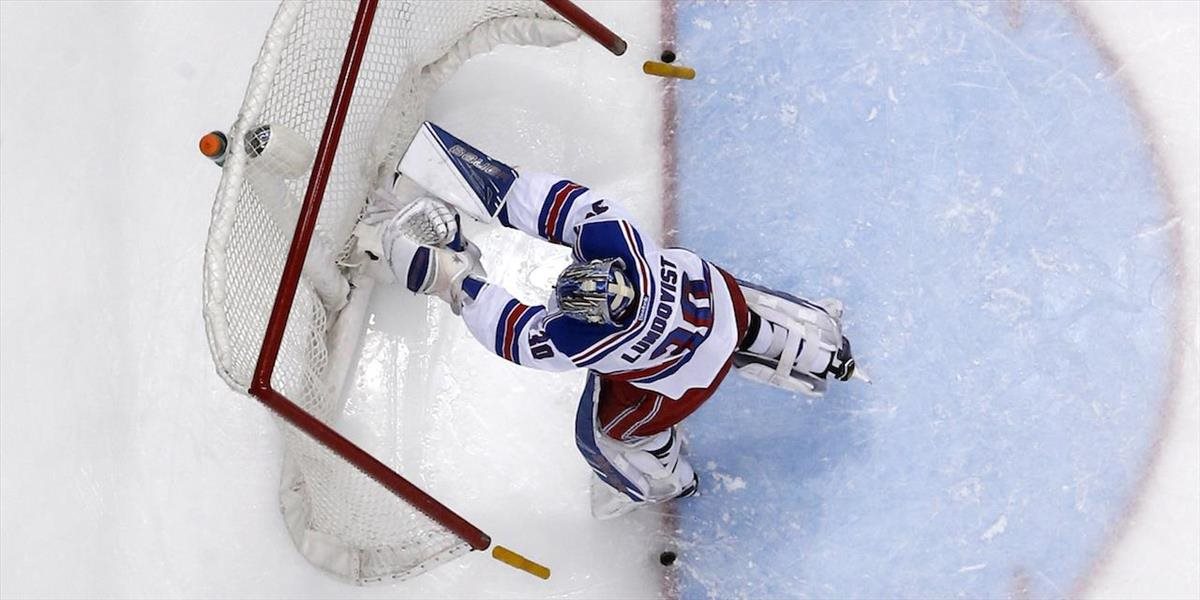 NHL: Nahnevaný Lundqvist od zlosti zhodil bránku