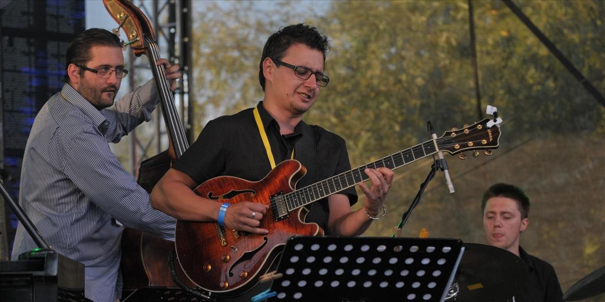 Gitarista Luboš Brtáň prichádza s jazzovou novinkou Steps Into The Past