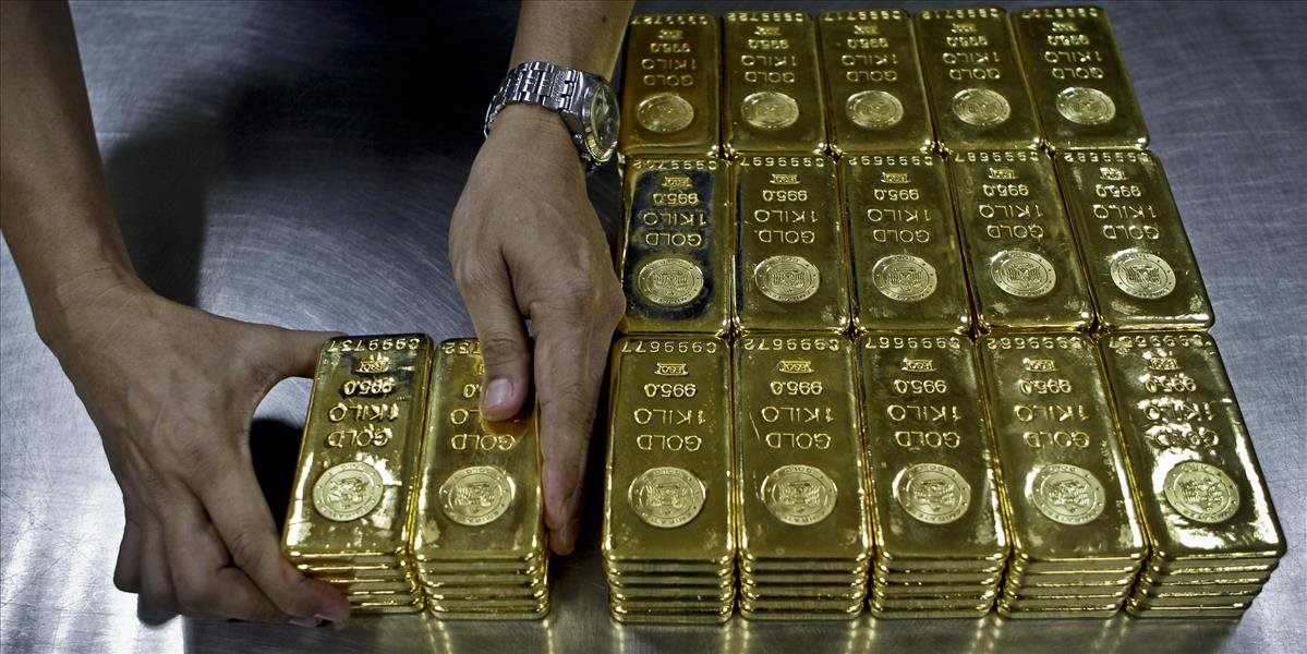 Cena zlata vzrástla na 1-ročné maximum 1274,91 USD za uncu