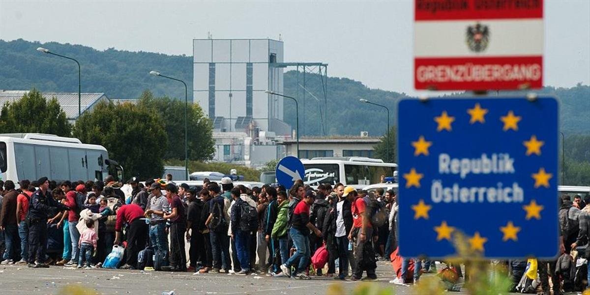 Hraničné kontroly v Schengene kvôli migrantom by sa mali do decembra skončiť