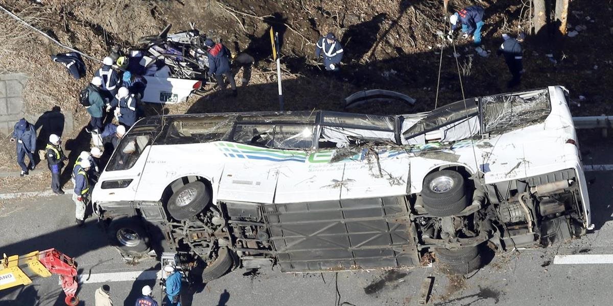 Tragédia v Zimbabwe: Vyše 30 mŕtvych pri havárii autobusu, ktorému vybuchla pneumatika
