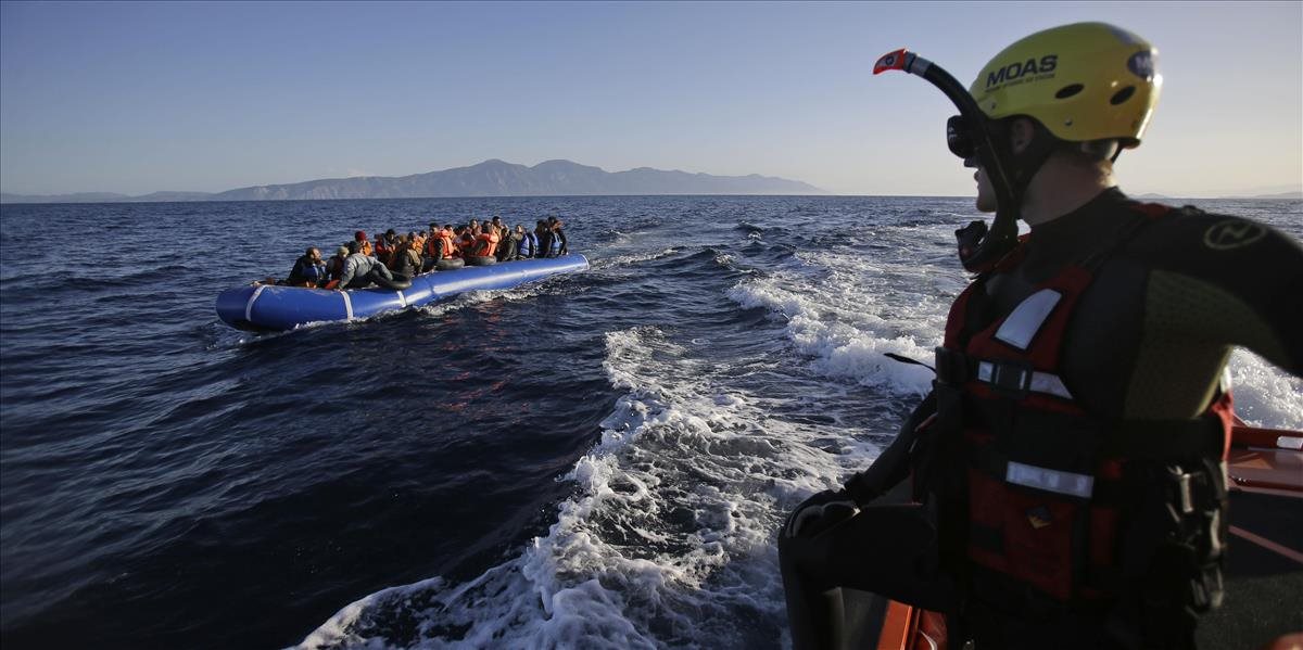 Britské lode posilnia misiu NATO v Egejskom mori proti pašerákom migrantov