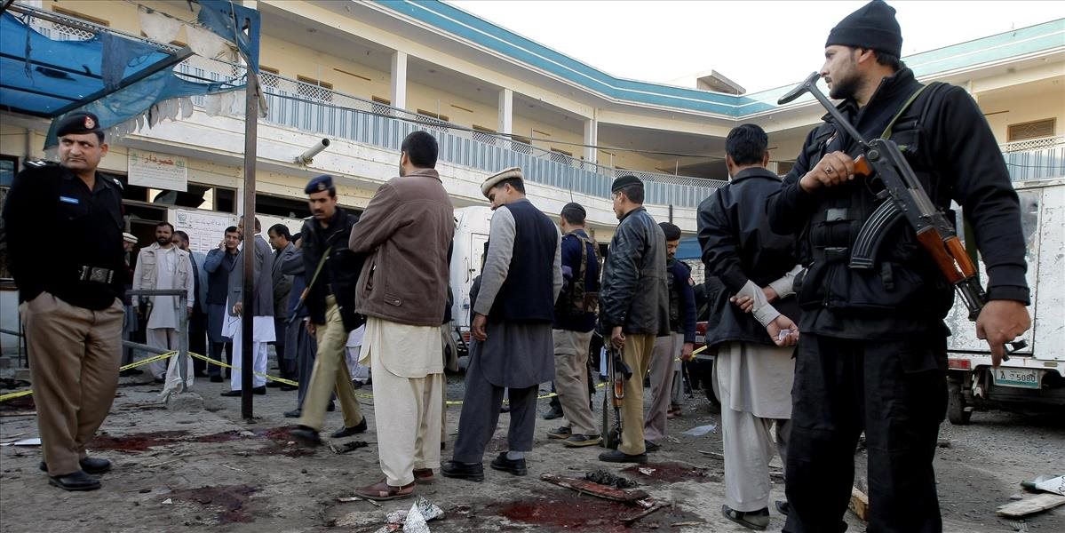 V pakistanskom areáli súdu sa odpálil samovražedný útočník, zahynulo najmenej osem ľudí