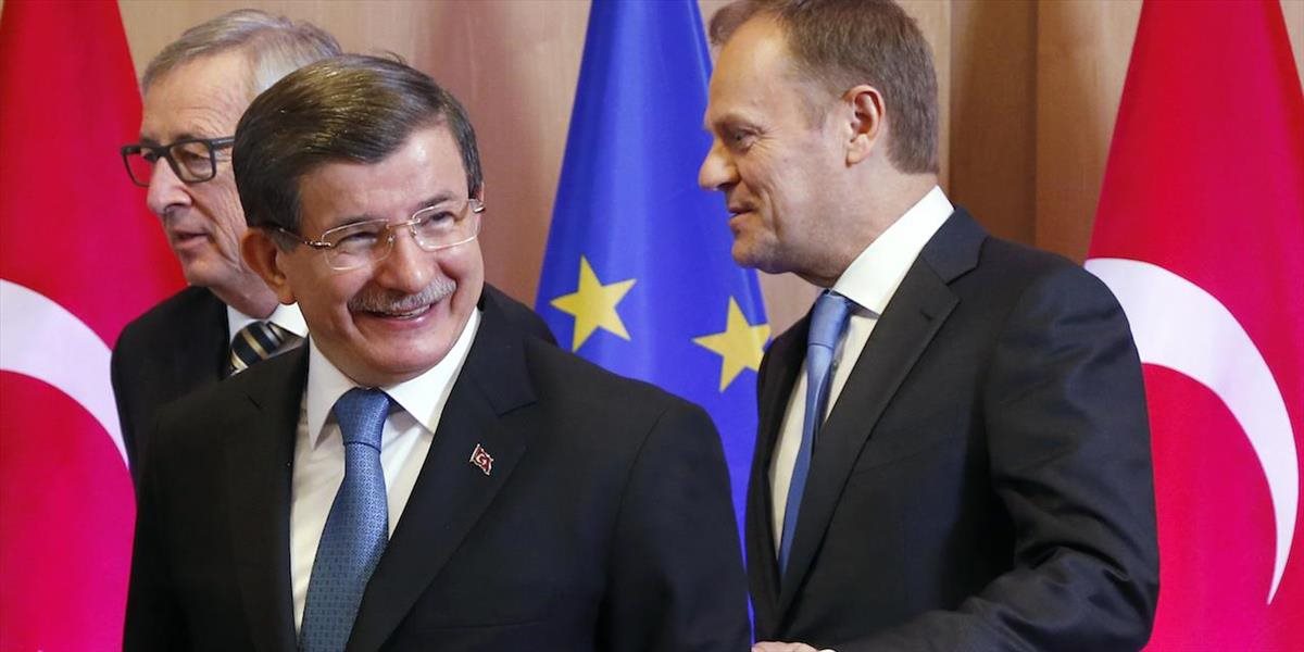 Turecký premiér požiadal krajiny EÚ o solidaritu v otázke migrantov