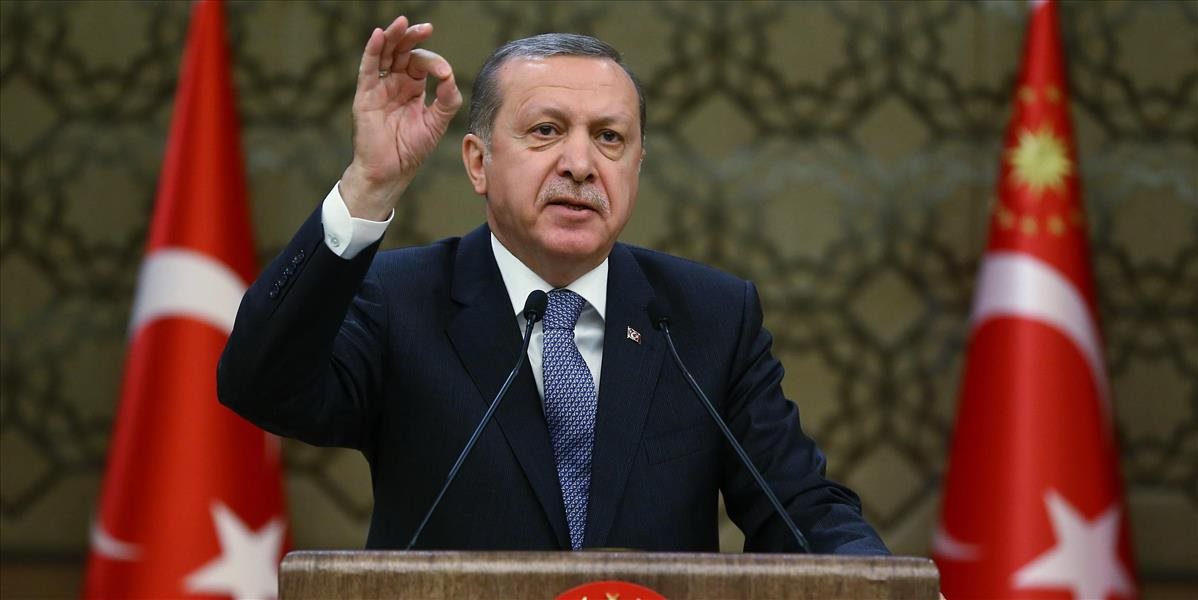 Summit EÚ: Erdogan dúfa, že sa premiér vráti do Turecka s 3 miliardami eur