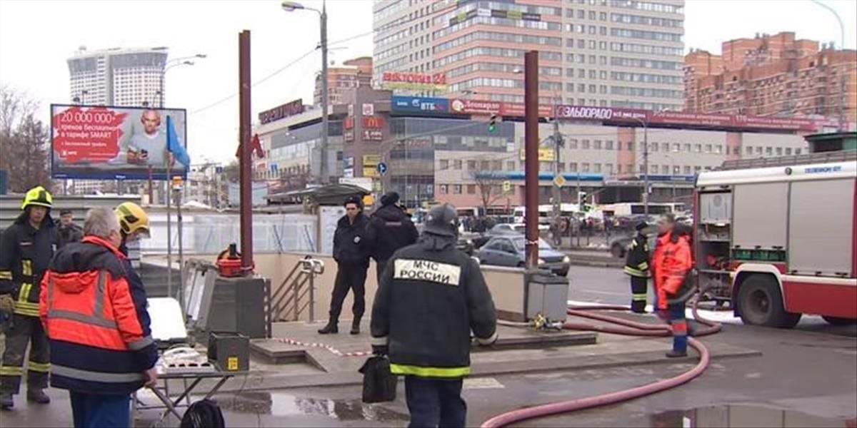 VIDEO Z Rižského trhoviska v Moskve evakuovali tisícky ľudí, anonym nahlásil bombu