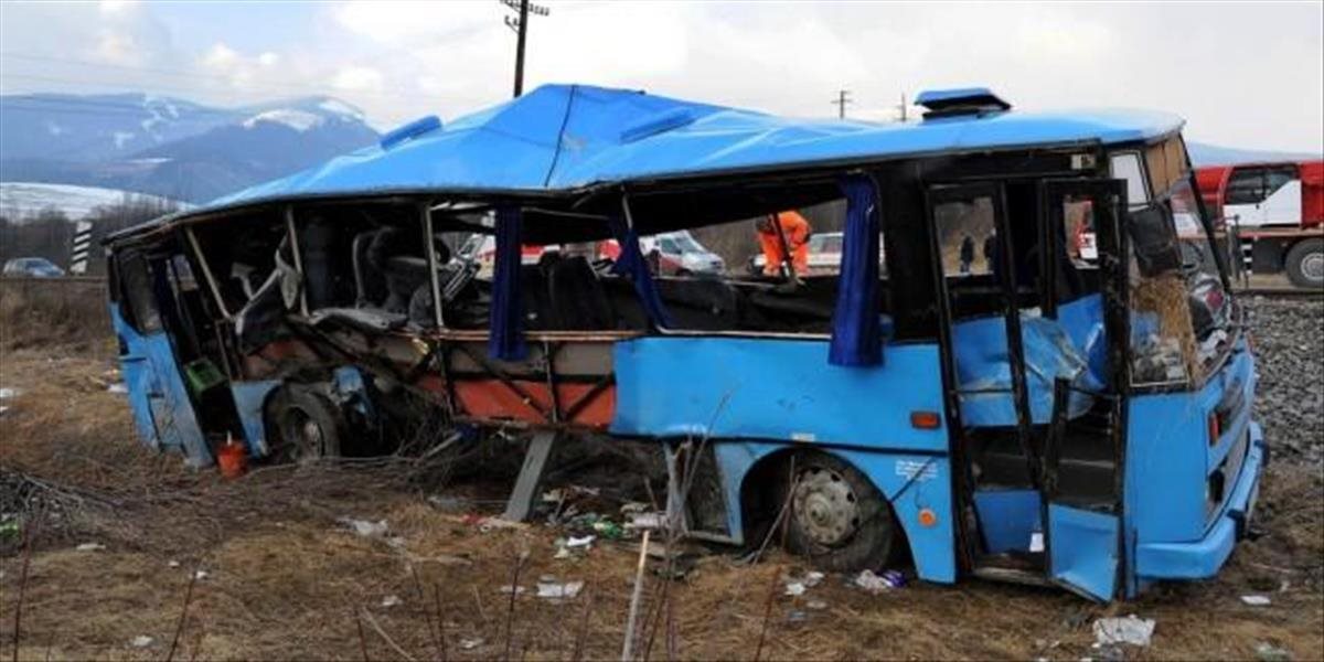 Pri havárii autobusu na severozápade Česka sa zranilo 40 ľudí, väčšina boli deti