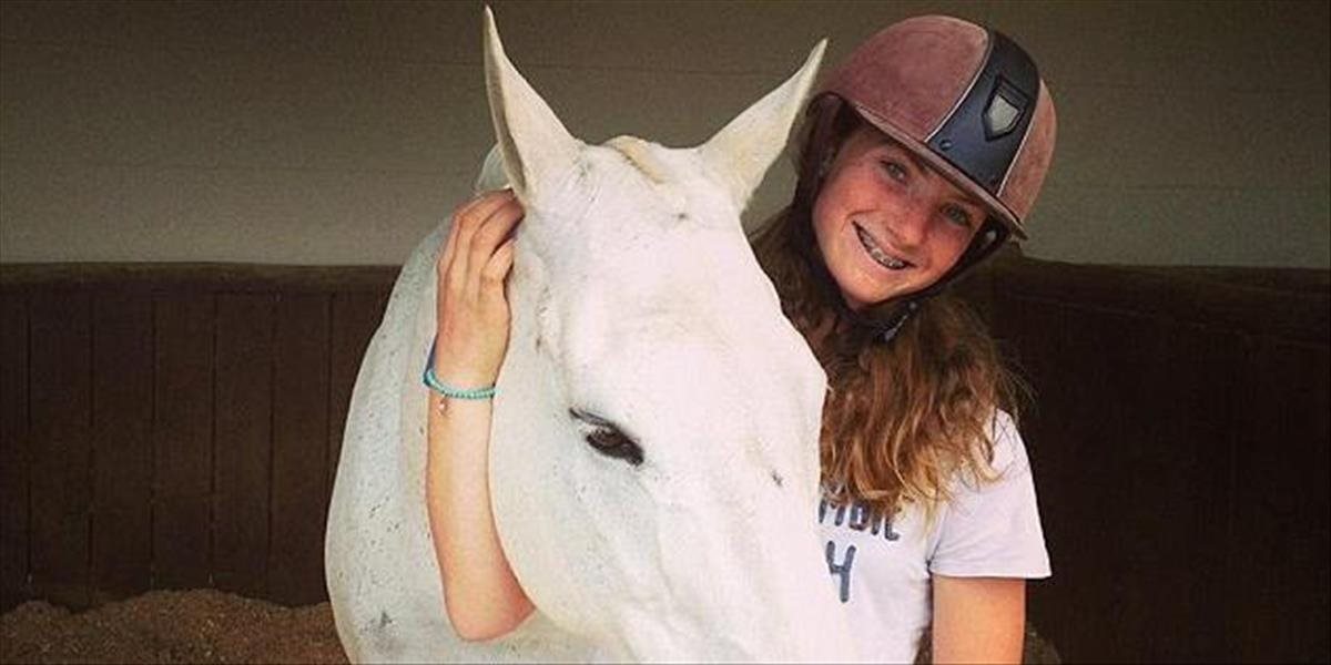 Tragédia na parkúrových pretekoch: 17-ročnú austrálsku jazdkyňu po páde zavalil kôň