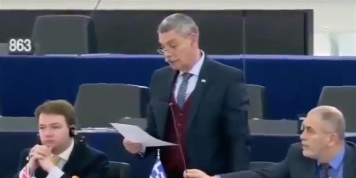 Grécky poslanec EP označil Turkov za barbarov, predseda ho dal vyviesť zo siene