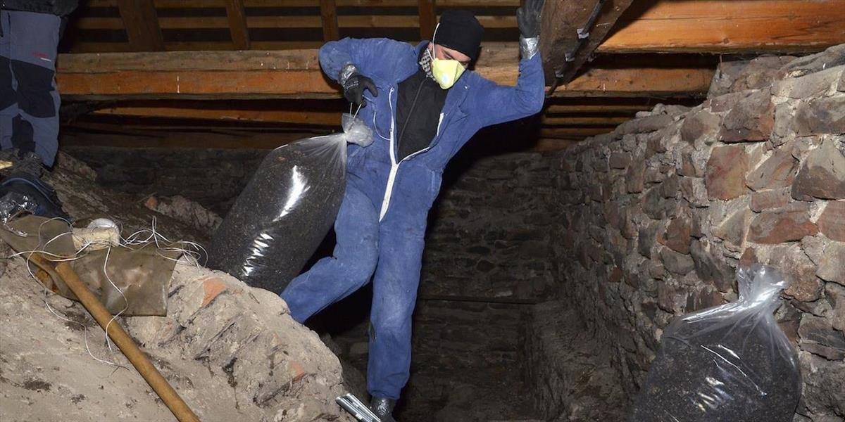 V podkroví kostola v Hranovnici nazbierali tri tony netopierieho trusu