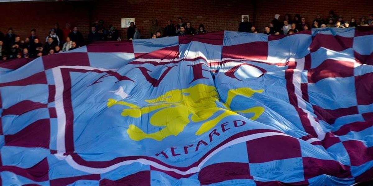 Aston Villa sa zachraňuje a hospodári v červených číslach