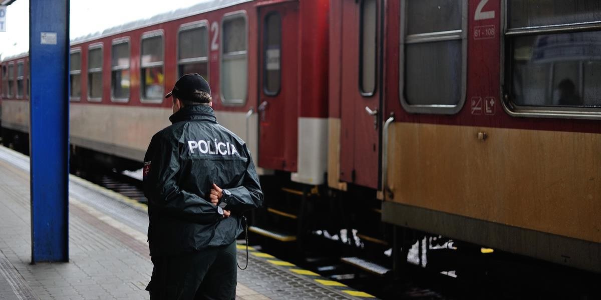 Polícia kontrolovala vlaky a železničné stanice, našli jedného migranta
