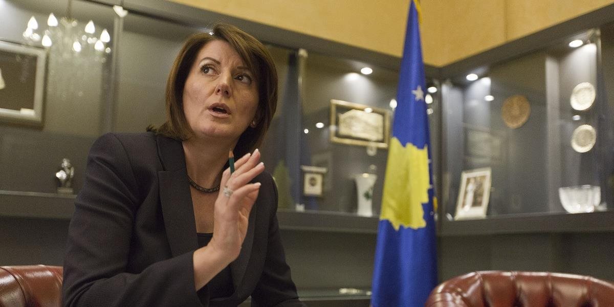 Výtržníci zaútočili na kancelárie kosovskej prezidentky zápalnými fľašami