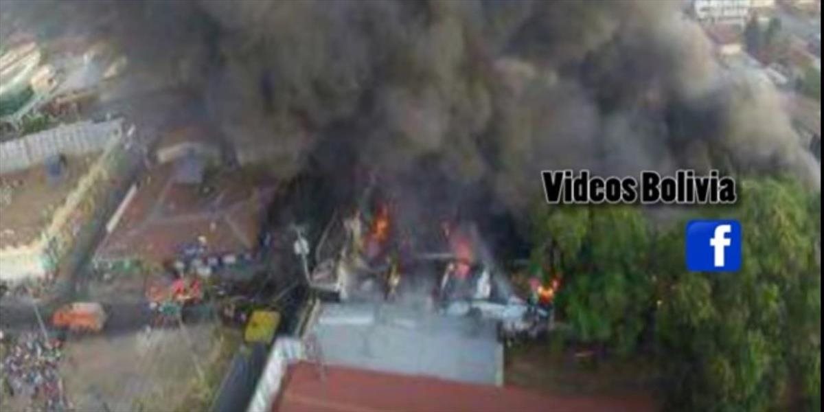 Havária malého lietadla v Bolívii: Po zrútení na rušný trh zomrelo 7 ľudí