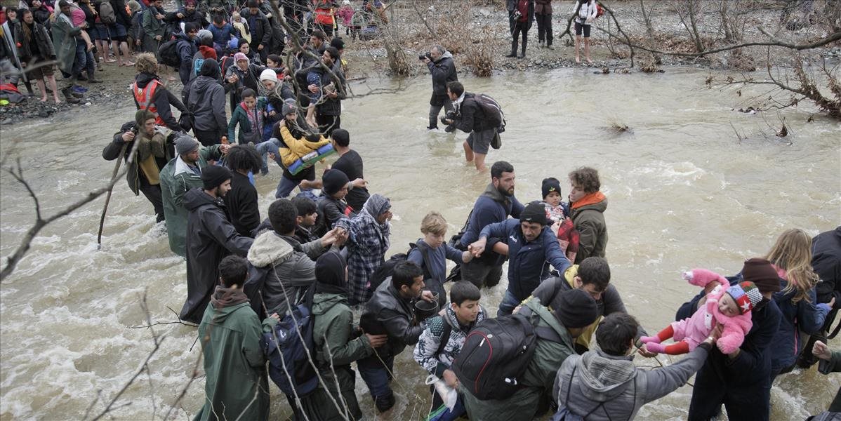 FOTO Do Macedónska preniklo asi 2-tisíc migrantov z Grécka