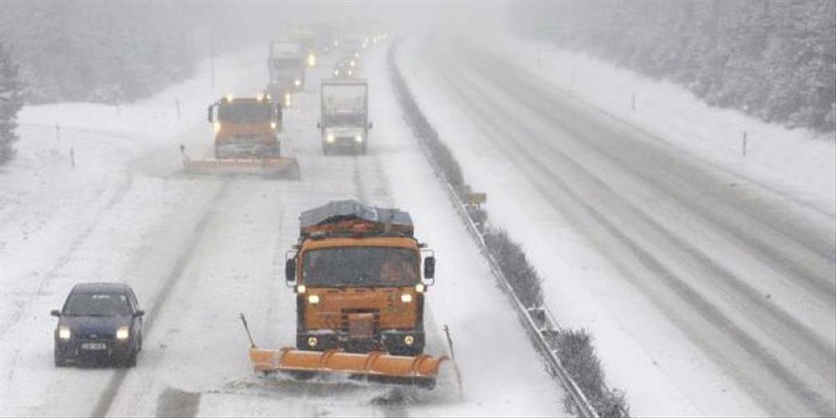 V Česku platí výstraha pred snežením, počasie komplikuje situáciu na cestách