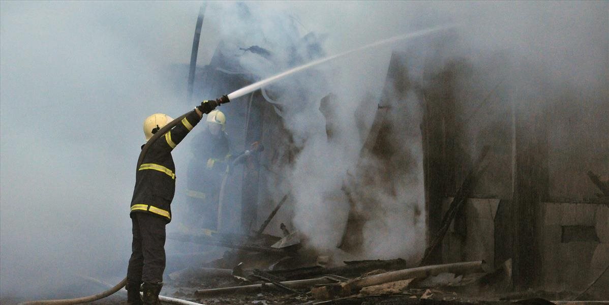 Požiar dvoch výrobných hál si vyžiadal škody za 90-tisíc eur