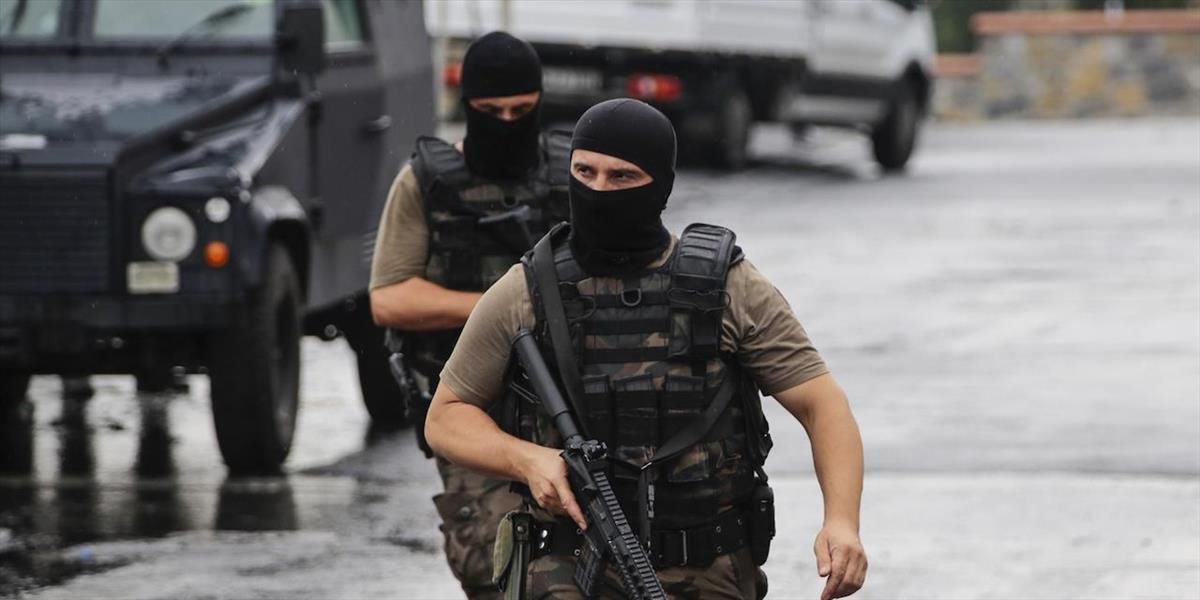 Turecká polícia zadržala pri zásahoch proti PKK v Istanbule 20 ľudí