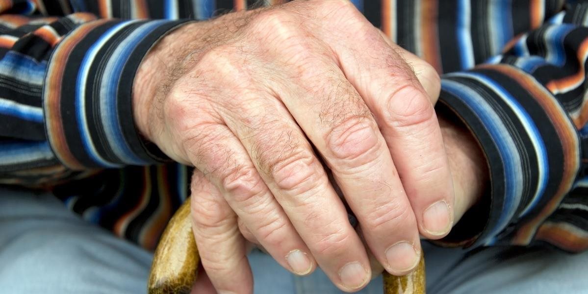 Prejavy Alzheimerovej choroby sa často pripisujú starnutiu