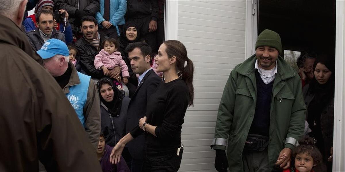 Angelina Jolie pokračovala v návštevách utečeneckých táborov v Grécku