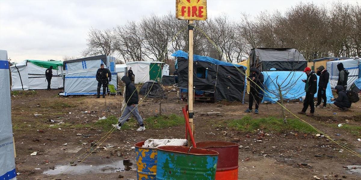 Francúzske úrady ukončili likvidáciu časti utečeneckého tábora