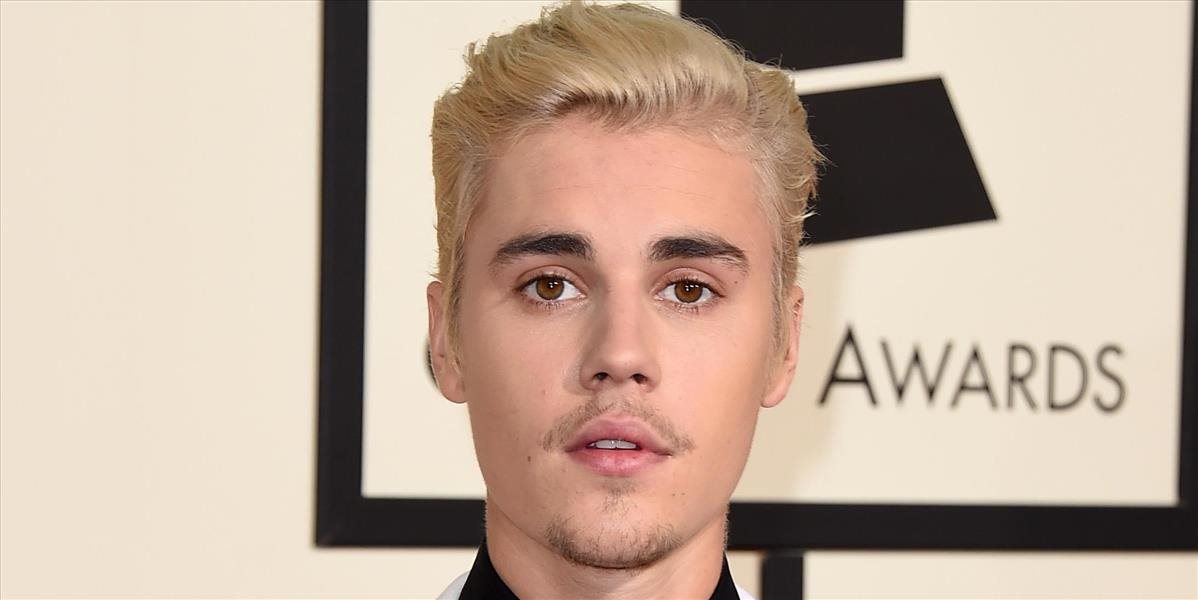 Justin Bieber sa dohodol s fotografom, ktorého údajne napadol
