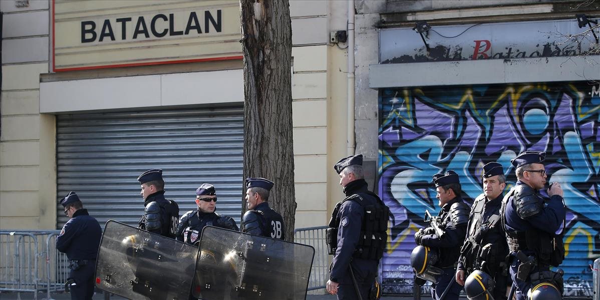 V parížskom klube Bataclan sa uskutočnila rekonštrukcia útoku