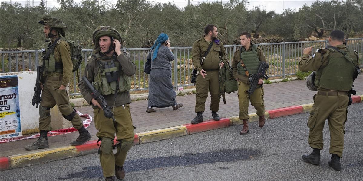 Izraelskí vojaci zastrelili dvoch Palestínčanov, ktorí útočili nožom
