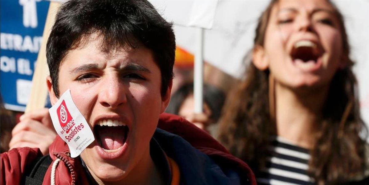 Mladí ľudia vo Francúzsku  protestovali proti navrhovaným reformám trhu práce