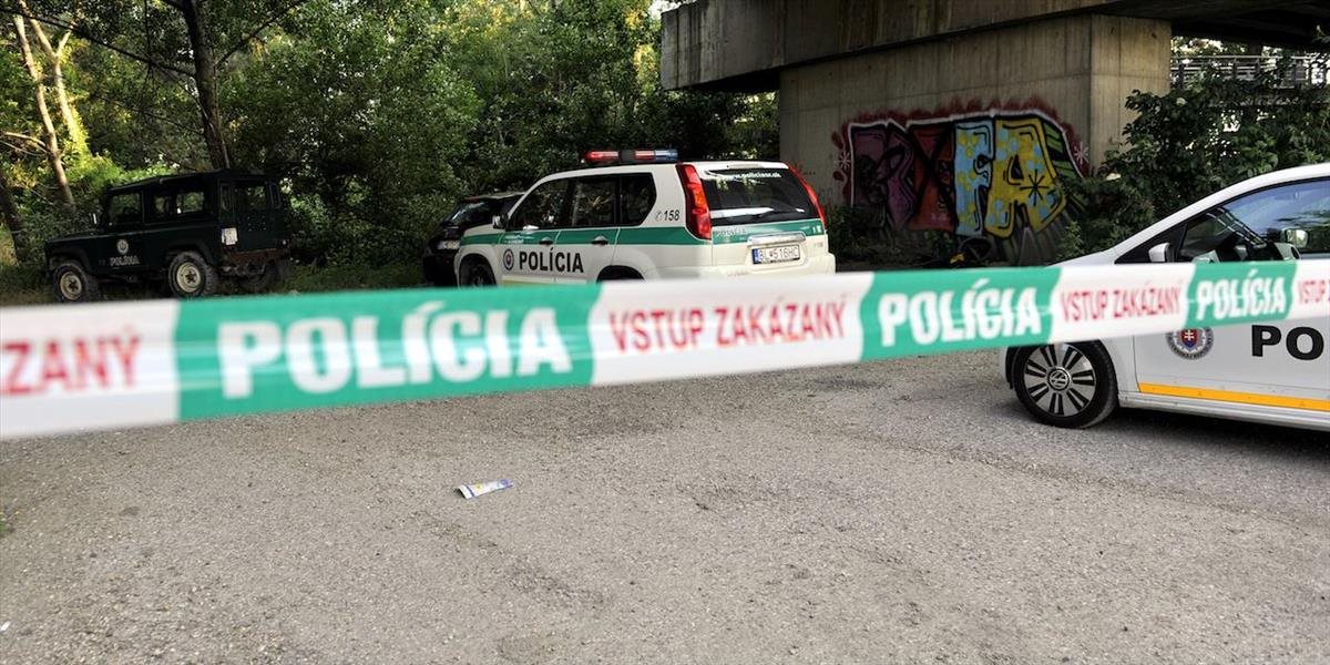 V Bratislave našli mŕtveho muža, pri tele bola i zbraň