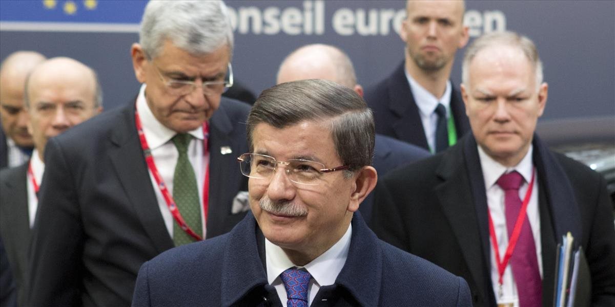 Davutoglu odkázal Európanom, že Turecko s utečencami "nekupčí"