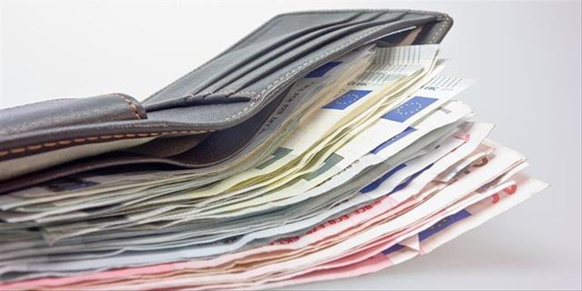 Dôchodca si nechal nájdenú peňaženku s tučnou hotovosťou, teraz čelí žalobe
