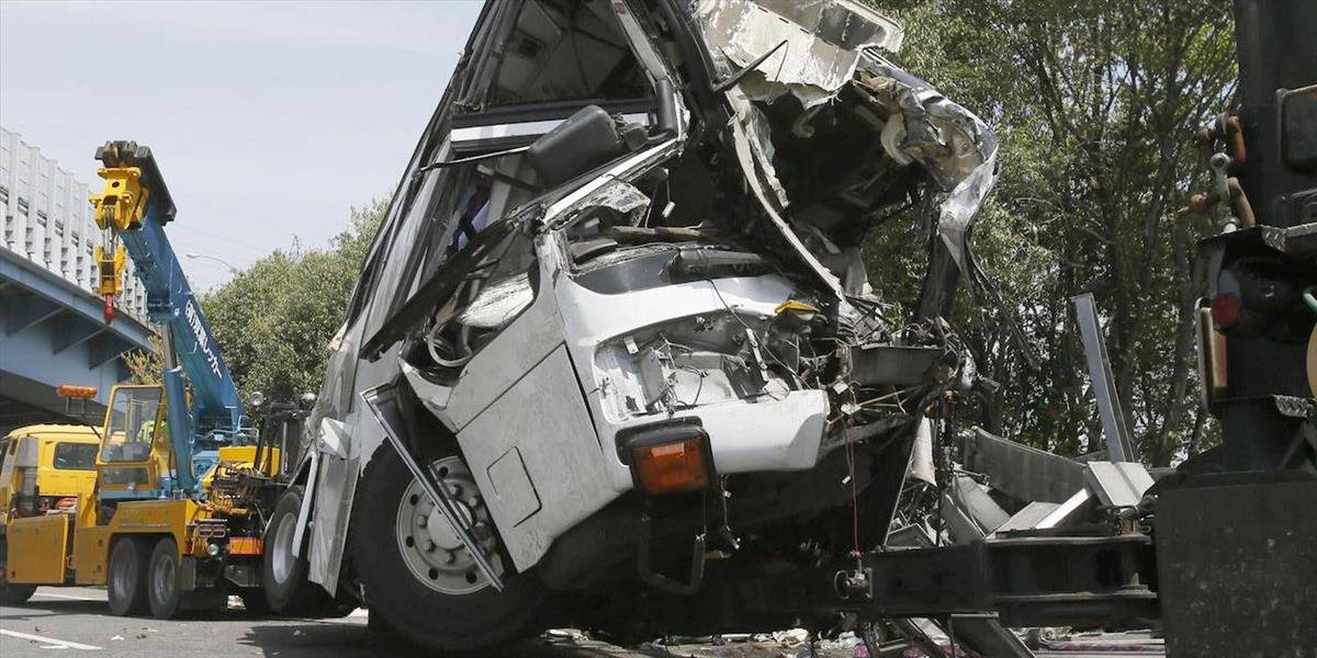 Nehoda autobusu v Saudskej Arábii: Zahynulo najmenej 19 ľudí