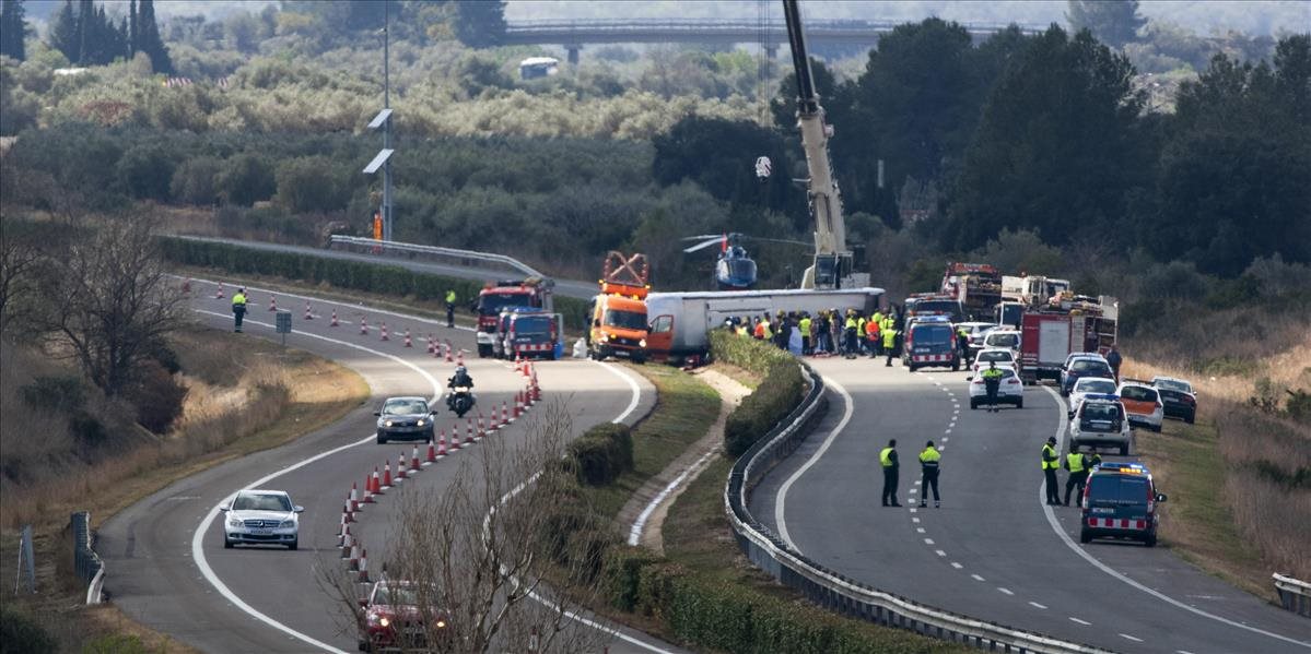 Hrozná tragédia: Pri nehode španielskeho autobusu zahynulo 13 ľudí!