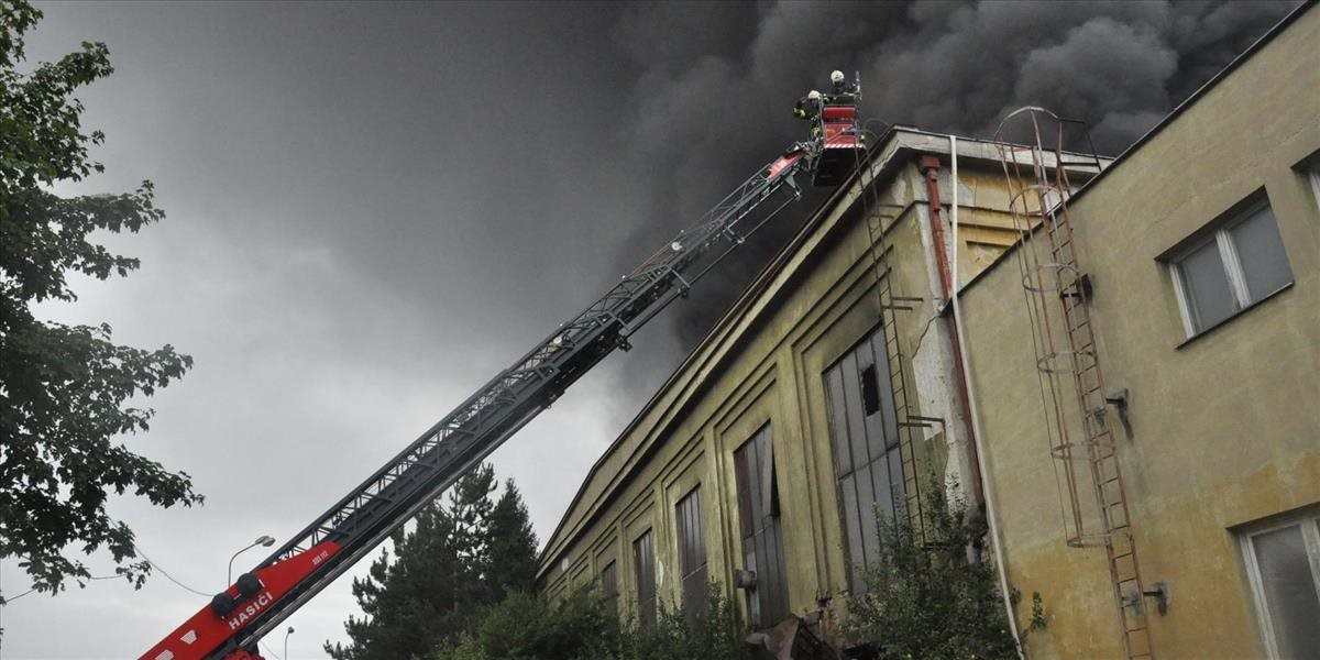 V desaťposchodovom obytnom bloku v Pécsi horel byt, traja zranení