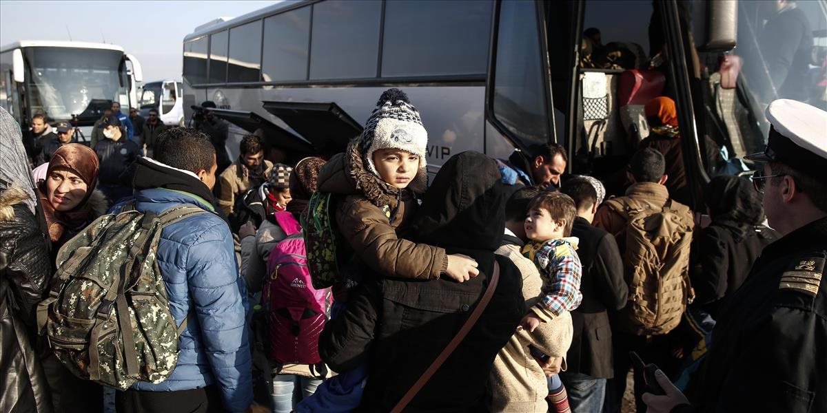 Prílev migrantov aj napriek dohode s Tureckom neustáva