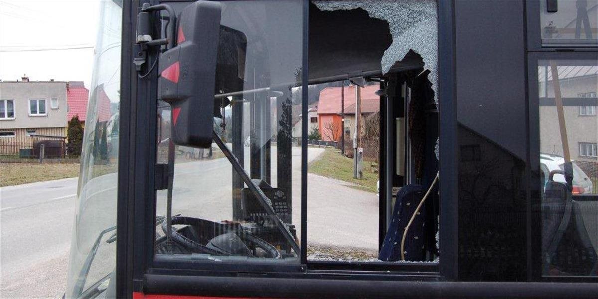 FOTO Mladík (20) si poriadne zavaril: Za vlámanie do autobusu mu hrozí až dvojročný trest!