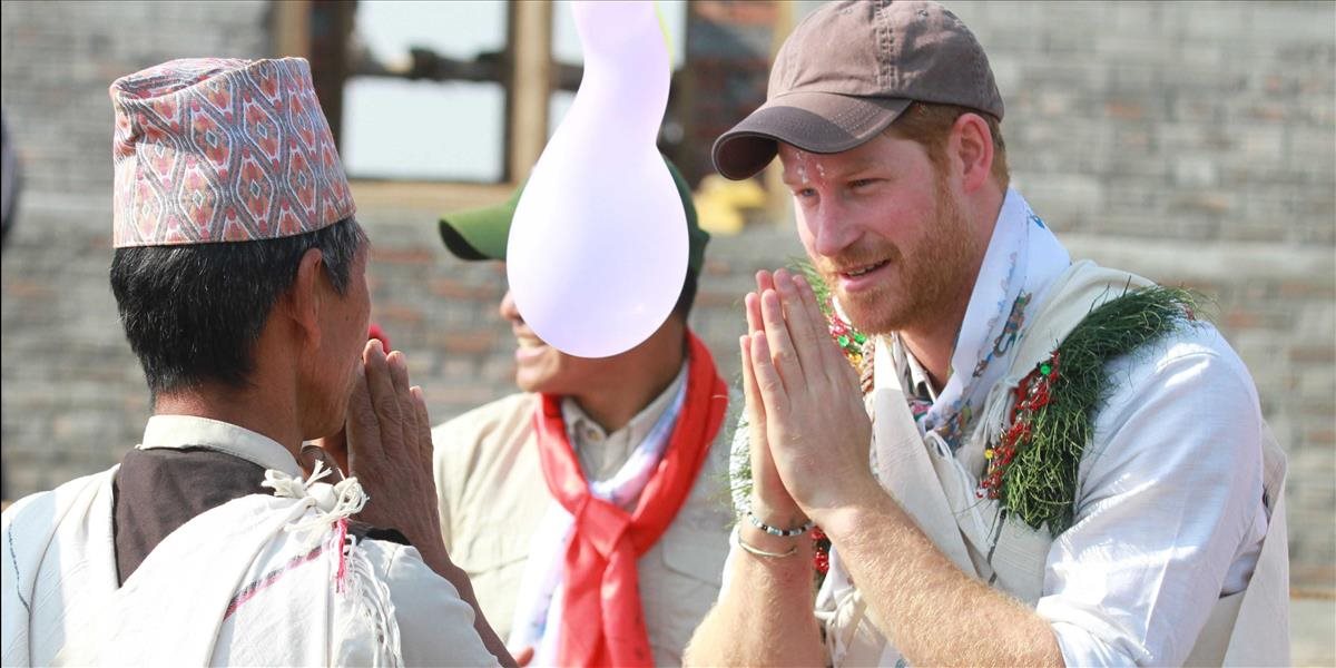 Britský princ Harry oslávil v Nepále sviatok farieb
